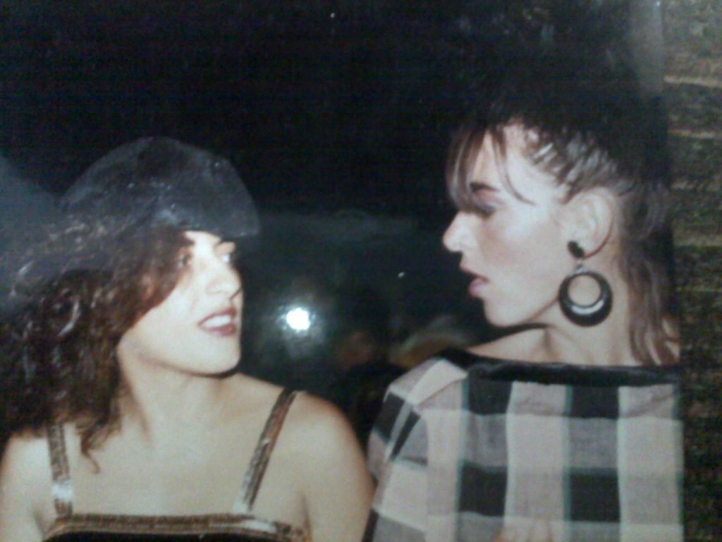 BESOS Y RASGUÑOS